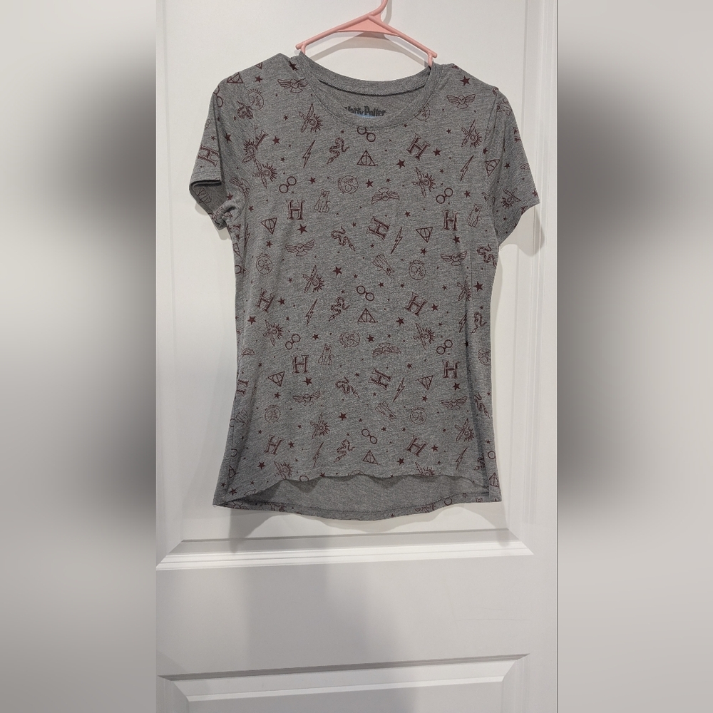 Disney Harry Potter Gray and Red Graphic Short Sleeve Tee